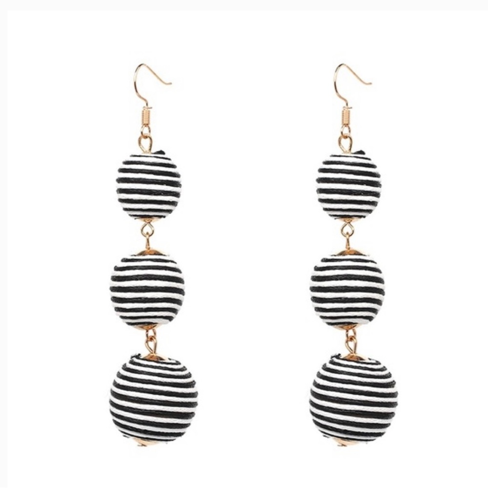 FREE with bundle! NWT Express black and white threaded drop dangle earrings